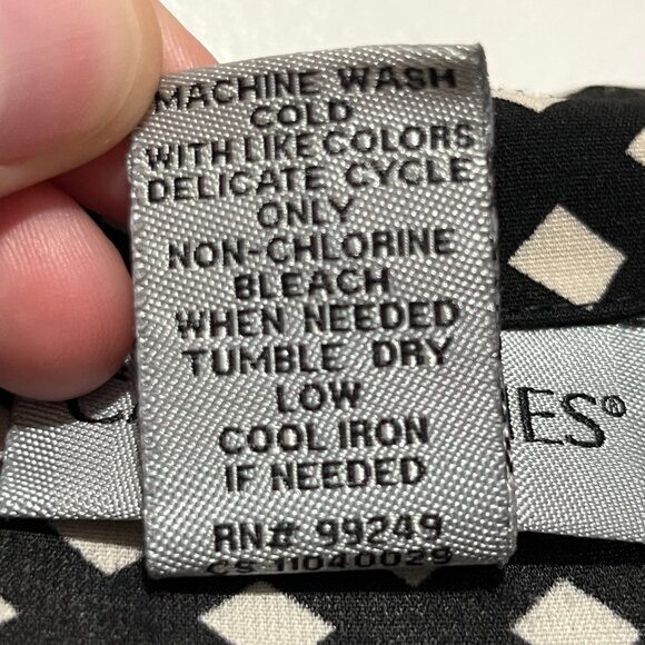 Catherines Womens Button Up Blouse Size 3X Black Geometric Artsy Eclectic Office - Picture 7 of 7